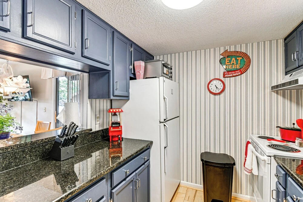 Lakeview Condo w/ Resort Pool: 2 Miles to Golf!