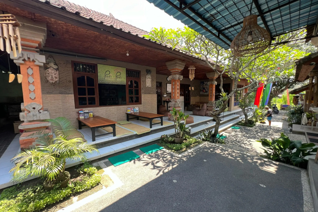 Padi-Padi Hostel & Bar