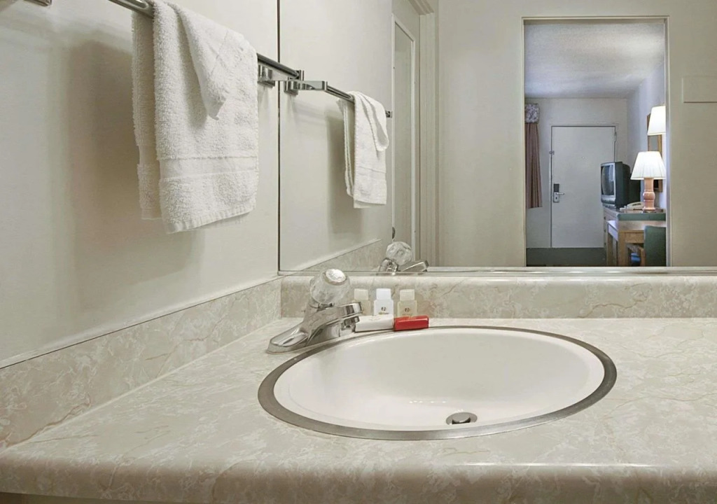 Olive Tree Inn & Suites, a Howard Johnson by Wyndham