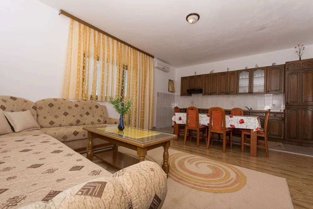 Apartments Ljube