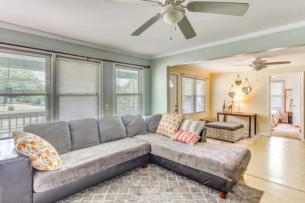 Charming Shallotte Home ~ 4 Mi to Ocean Isle Beach