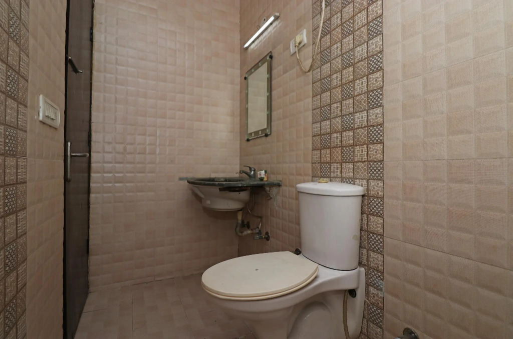 OYO 25075 Hotel Grace