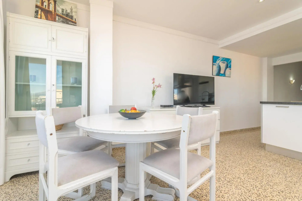 RAN DE MAR (CAN PICAFORT) - ADULTS ONLY - Fabulous seafront apartment with wonderful beach views. Free WiFi.