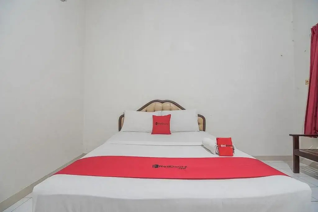 RedDoorz near Alun Alun Subang