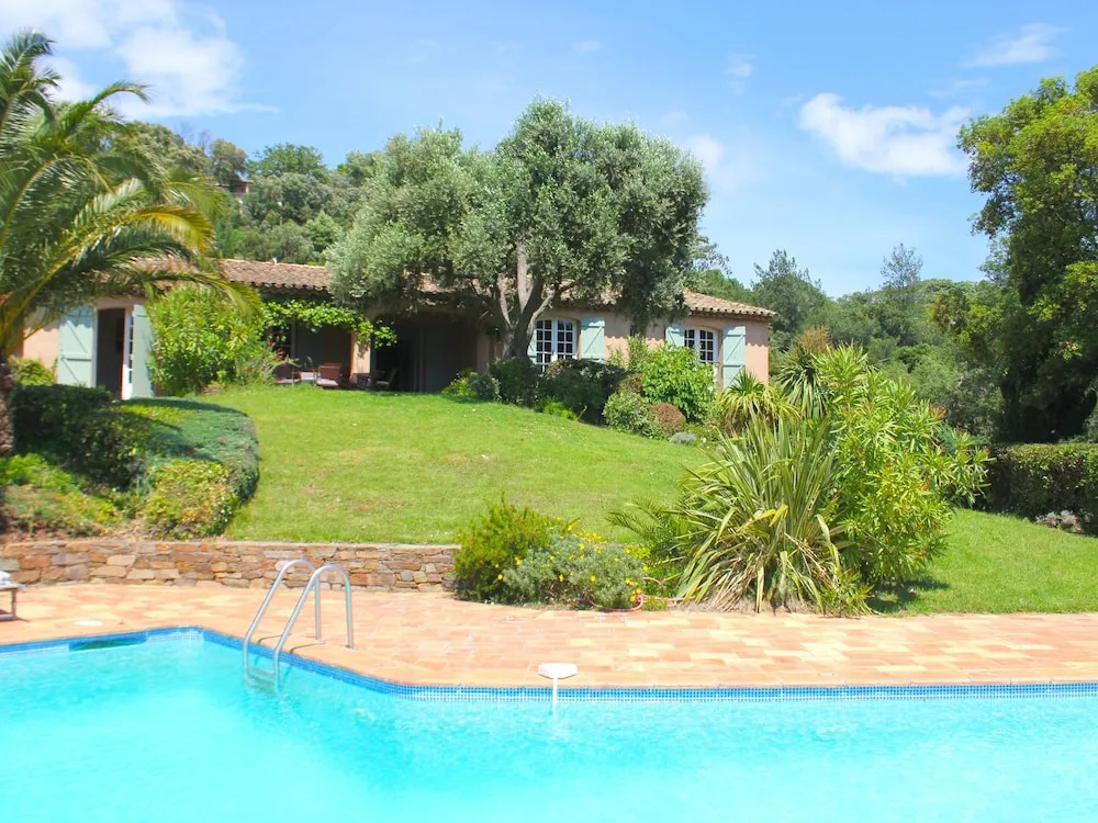 Alluring Villa in La Croix Valmer With Swimming Pool
