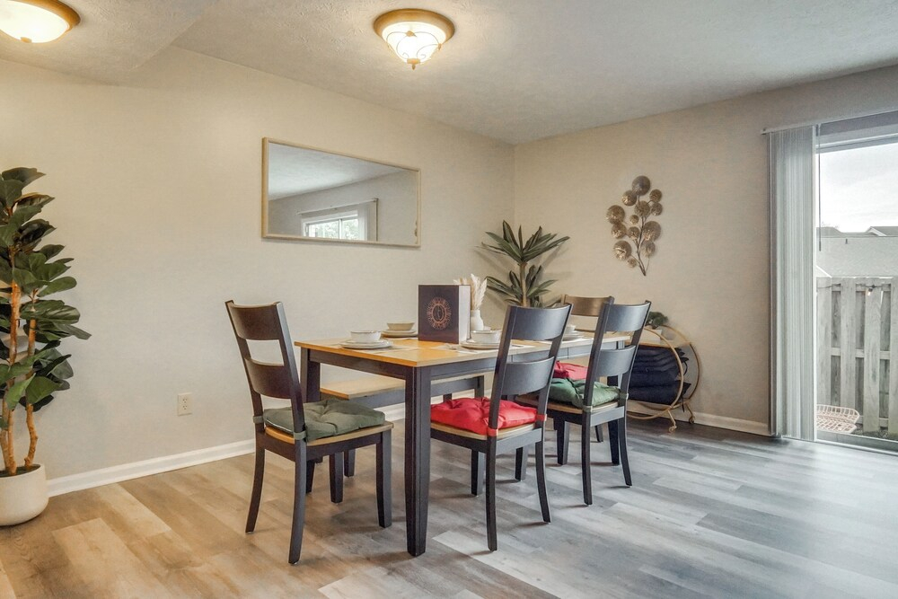 3BD Townhome w/ Patio, 3 Mi to Fort Bragg/liberty