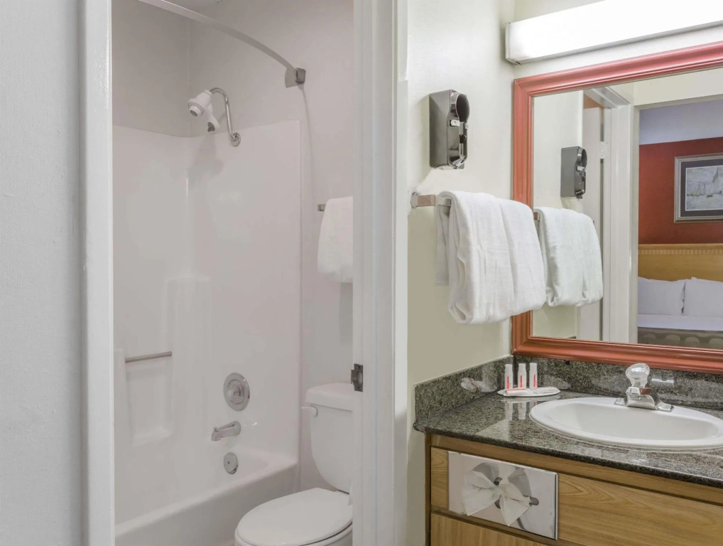 Country Inn & Suites by Radisson, Vallejo Napa Valley, CA