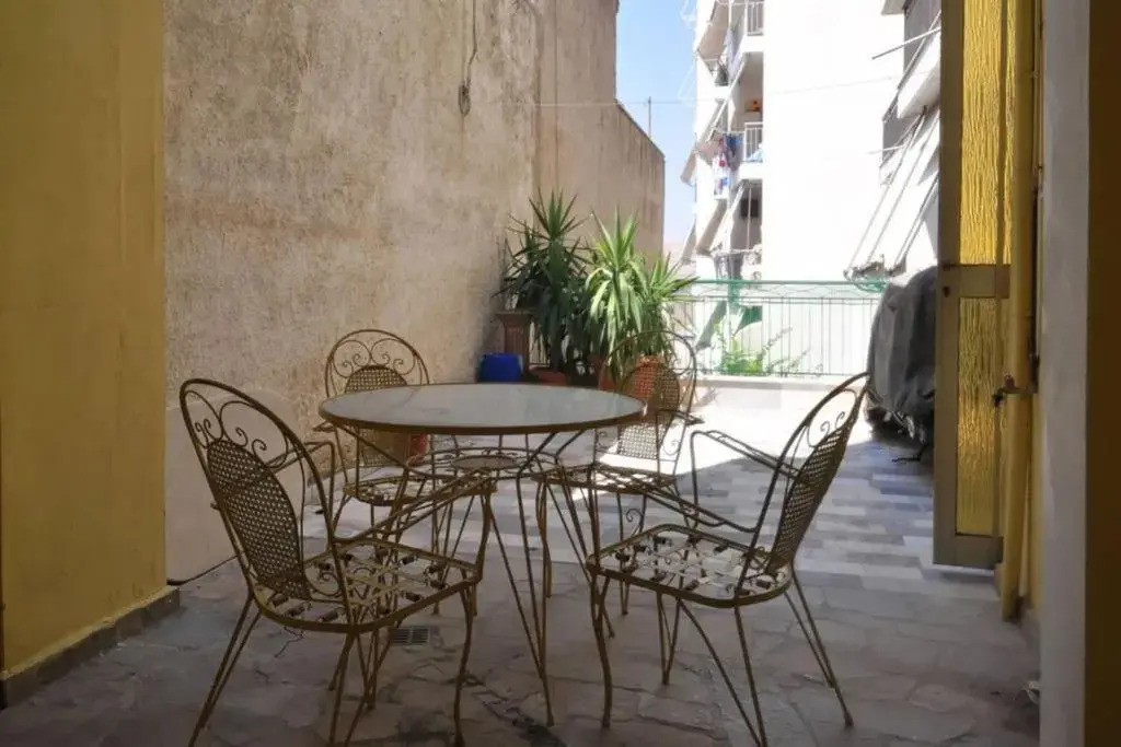 Entire House with garage, yard at Amfiali close to Piraeus Port