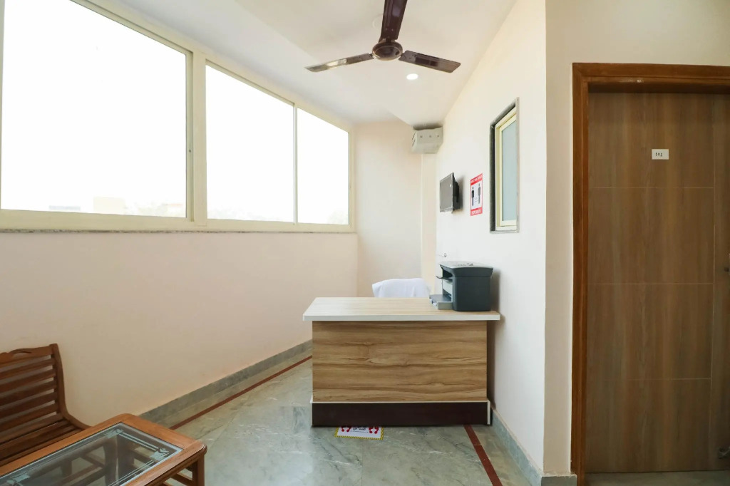 OYO 76709 Hotel Mannat Stays