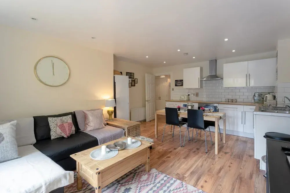Stylish 4 Bedroom Property in East London