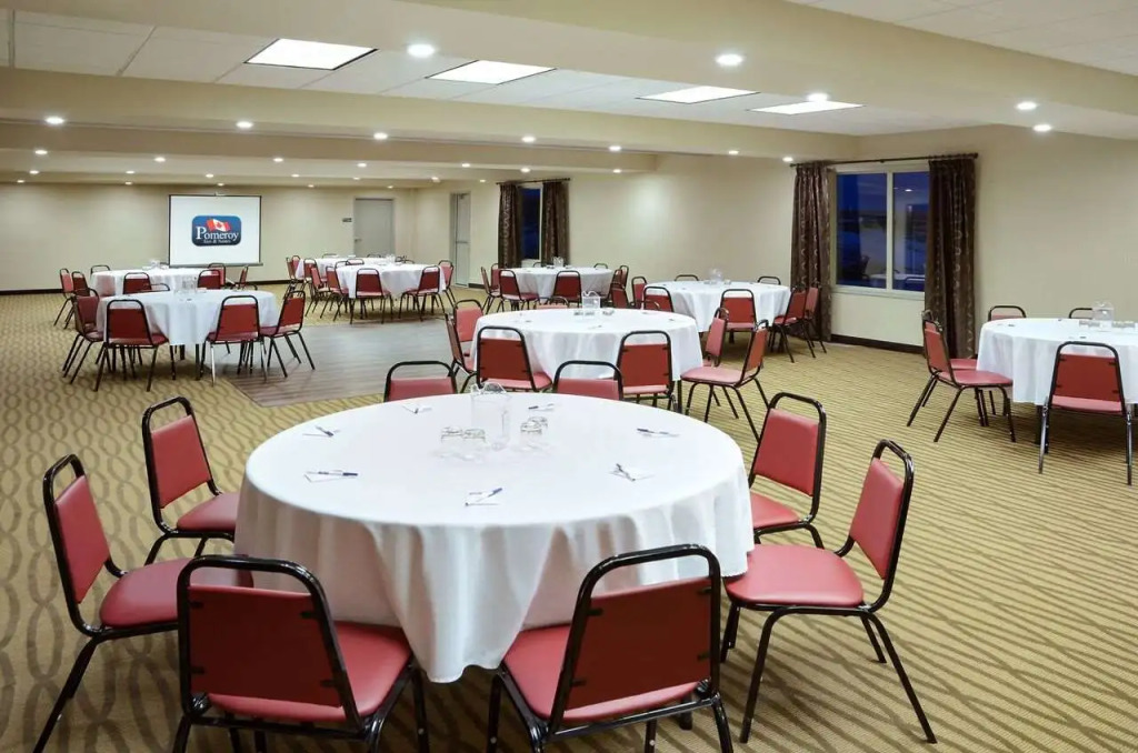 Pomeroy Inn and Suites Vermilion