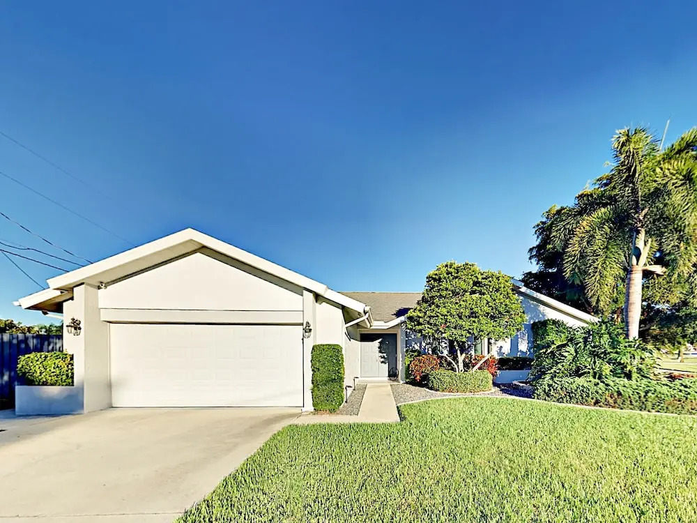 3717 SE 12th Home 3 Bedrooms 2 Bathrooms Home