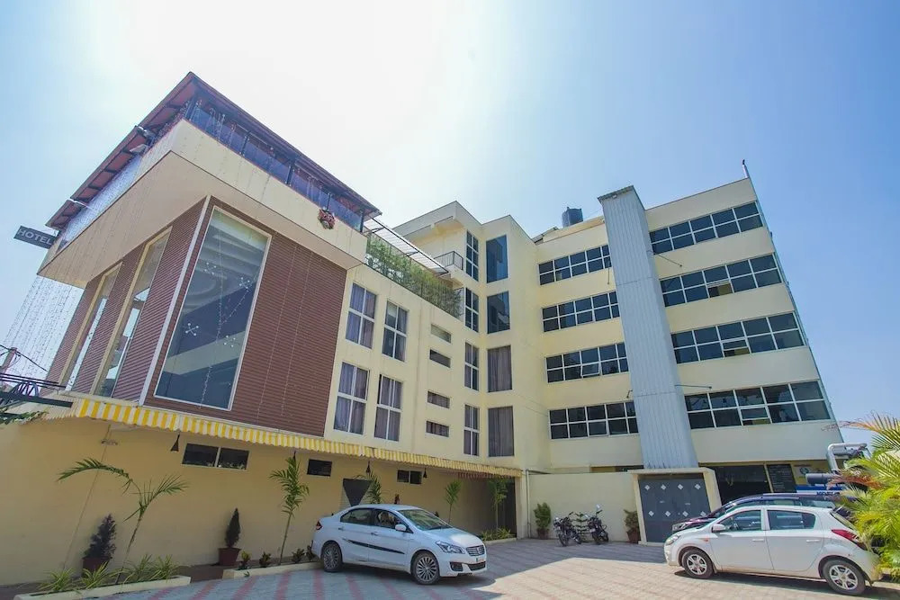 OYO 22837 Chairmen's Hotel
