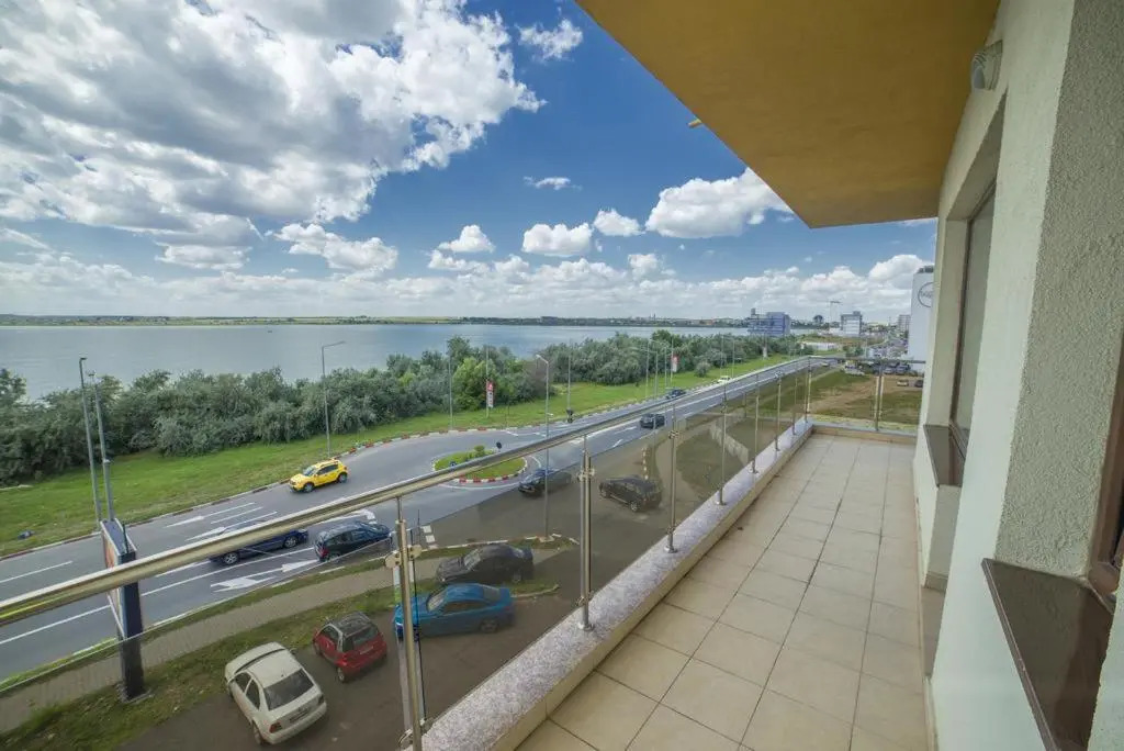 Summerland Sea View Apartment