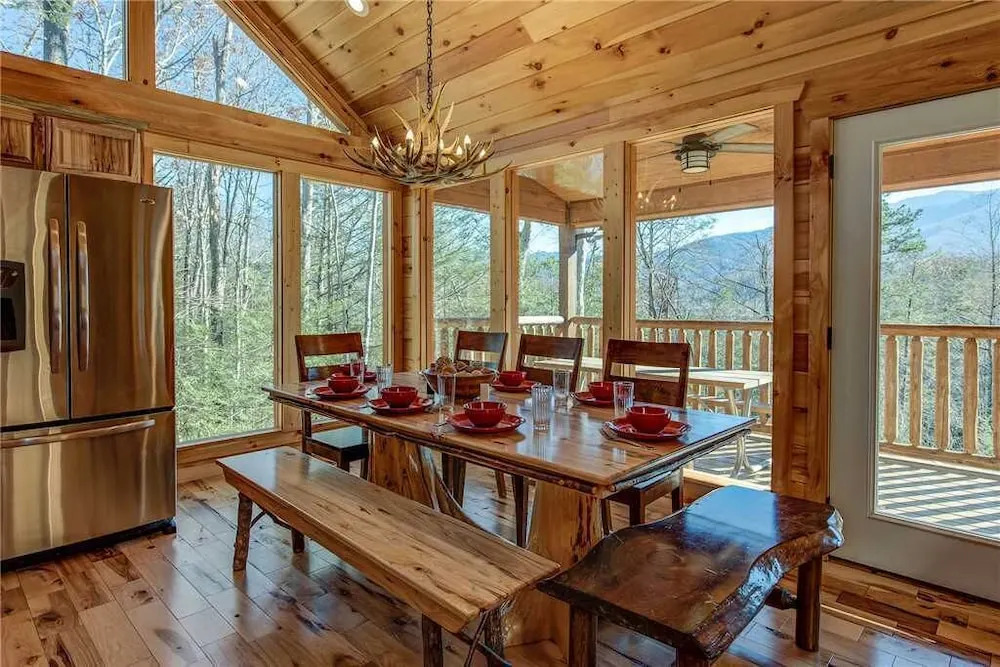 Rocky Top Lookout 4 Bedroom Home with Hot Tub