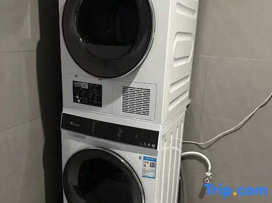 H Hotel (Yiyang Hunan City College)