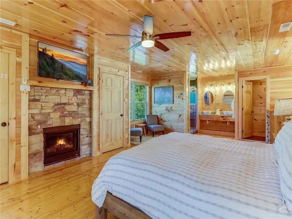 Splash of Moonshine - Two Bedroom Cabin