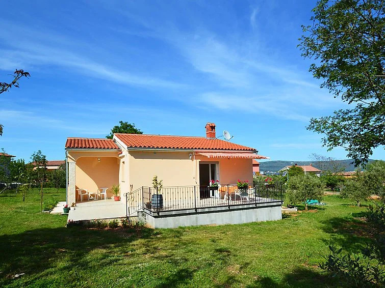 Holiday Home Lory by Interhome