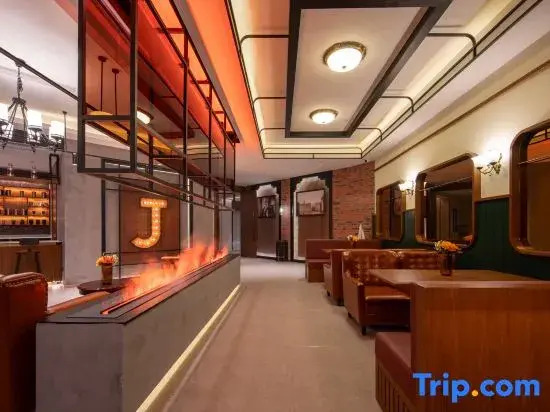 James Joyce Coffetel (Qingdao Zhanqiao Railway Station)