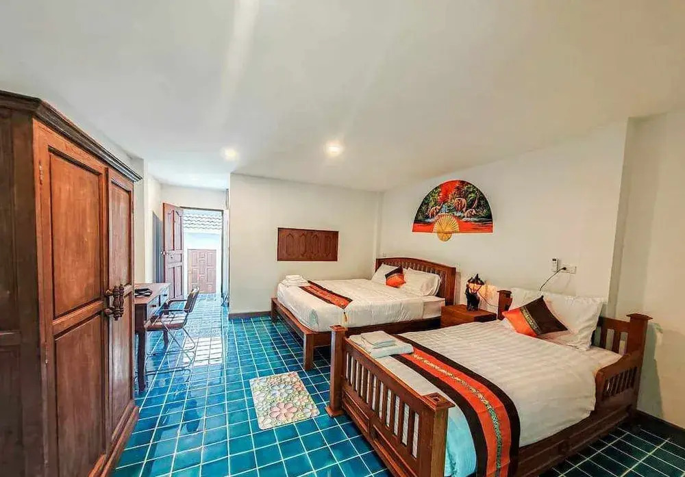 Baan Khlong Mae Kha Hotel