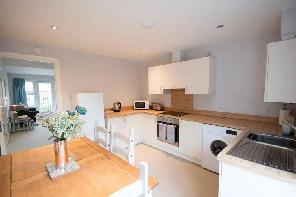 Entire Duplex apartment for up to 6 guests, free wifi