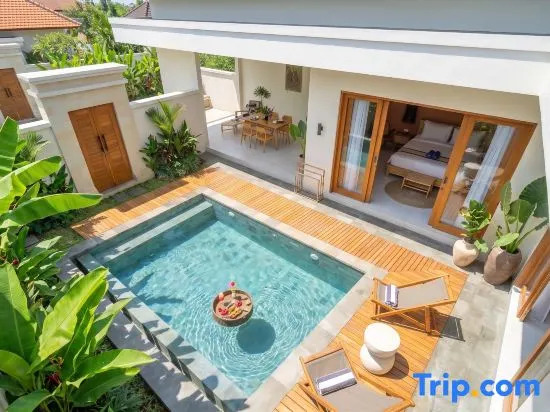 Dasha 2 - Chic 2BR Canggu Hideaway with Spacious Pool & Patio