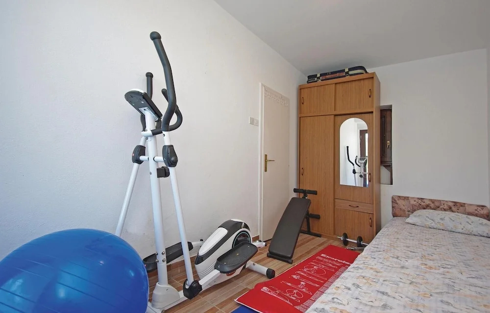 Beautiful Home in Podaca With Wifi and 4 Bedrooms