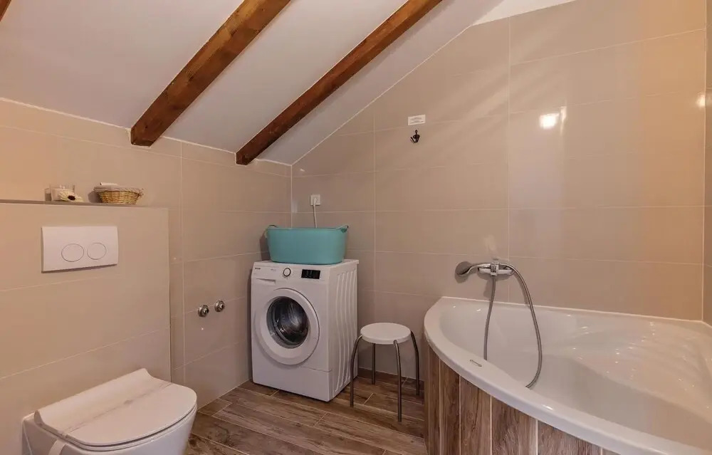Stunning Home in Gospic With Sauna, Wifi and 6 Bedrooms
