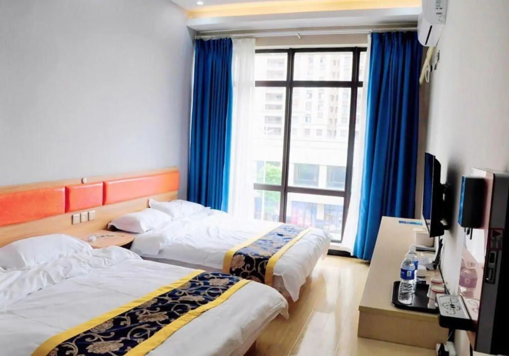 DeJuRen HeHotel (Kunshan Huaqiao Guangming Road Metro Station)