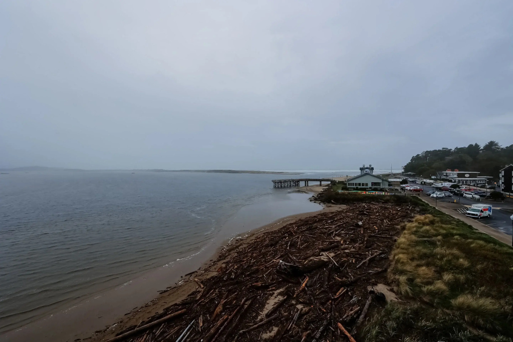 Siletz Bay Beachfront Hotel by OYO Lincoln City
