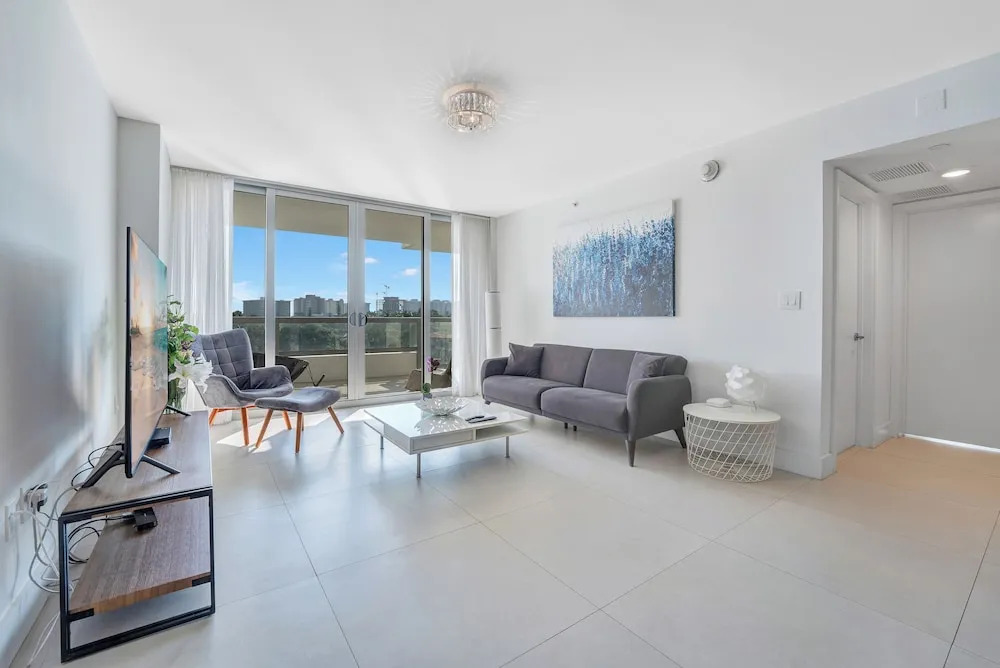 Stunning 2BR 2BA  Bay Harbour with Pool