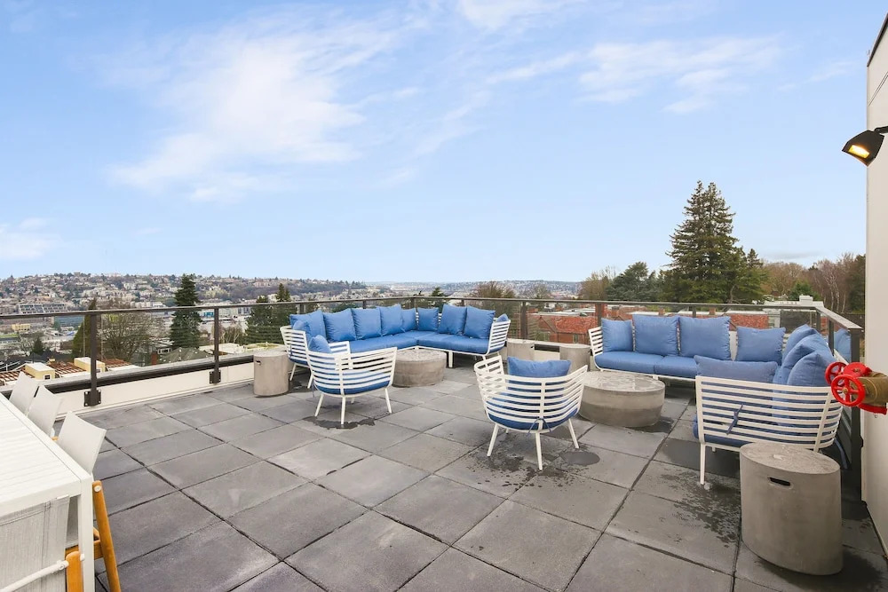 Lofty Studio Prime Cap Hill Area Mins to Downtown