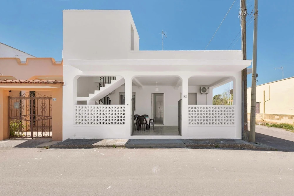 3311 Bianca House by Barbarhouse
