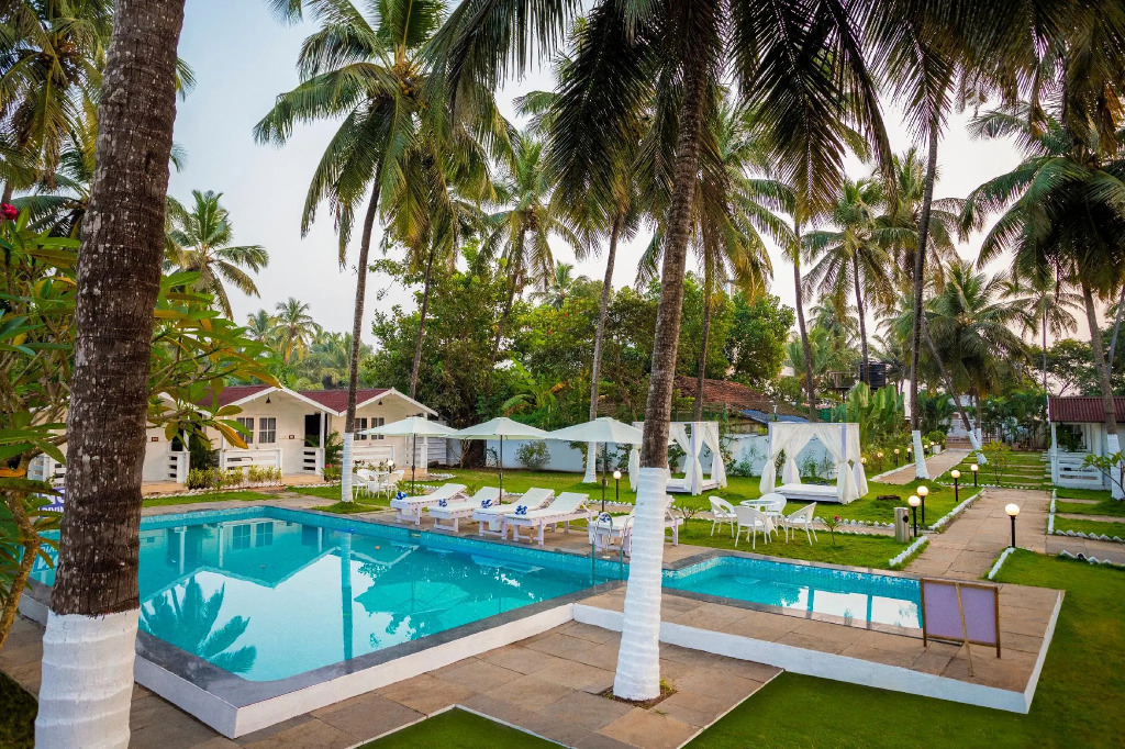 Stone Wood Village Resort - Morjim Beach