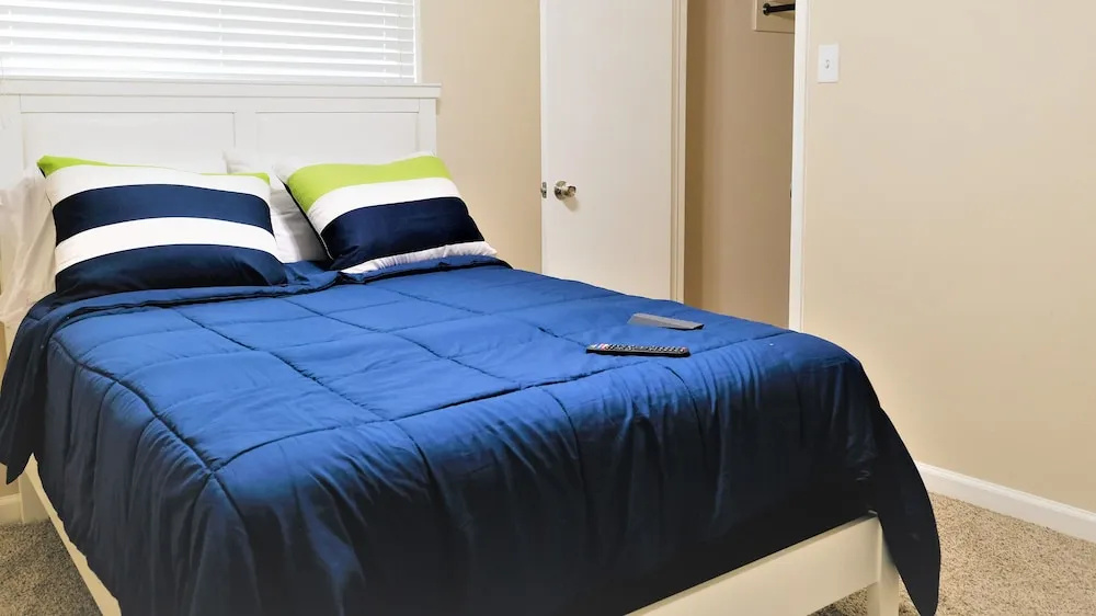 3Bdrm 2.5Bath 5Beds - Near Downtown