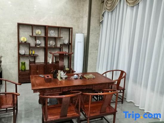 Heyue Hotel (Linyi Yunxian High speed Railway Station Store)