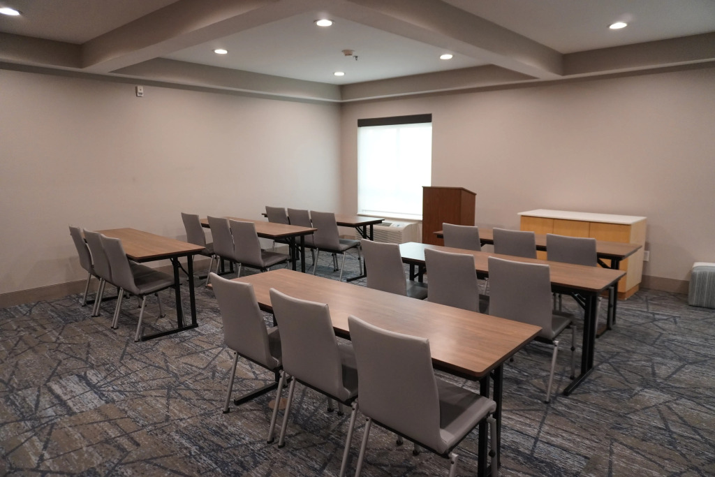 Holiday Inn Express & Suites Alexandria by IHG
