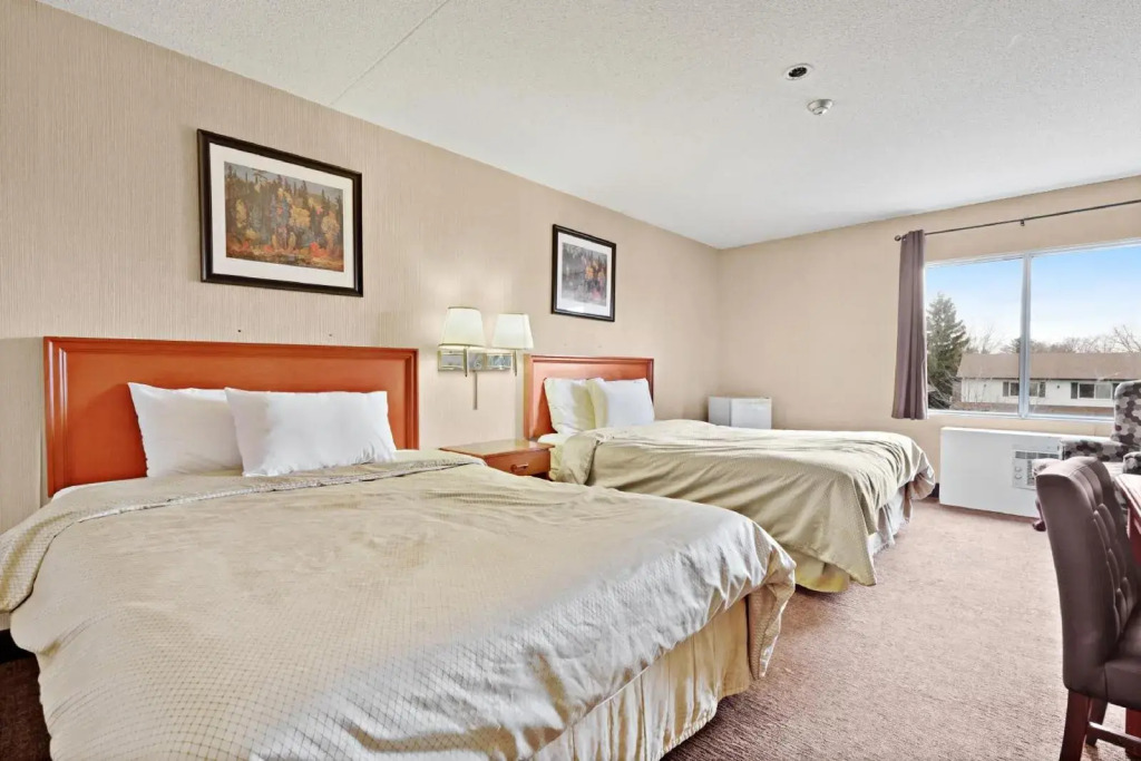 Niagara Lodge & Suites