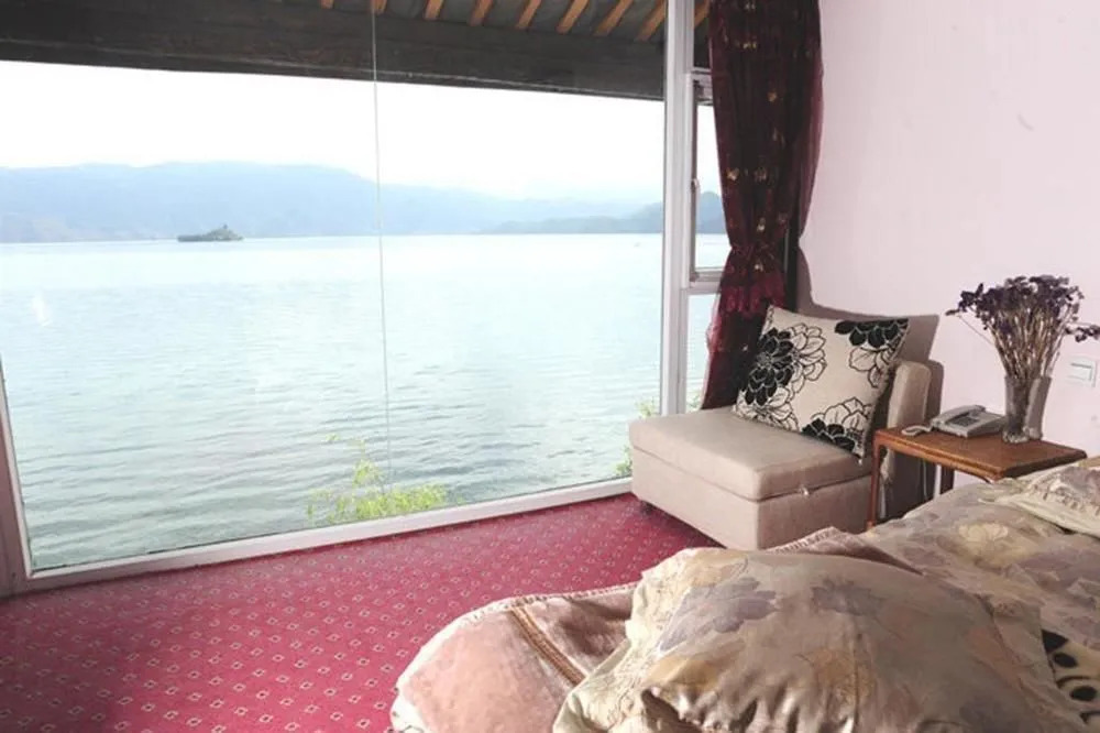 Lijiang Lugu Lake Nv'er Garden Hotel