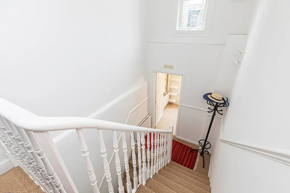 Lovely 1-bed Flat w/ Balcony in West Kensington