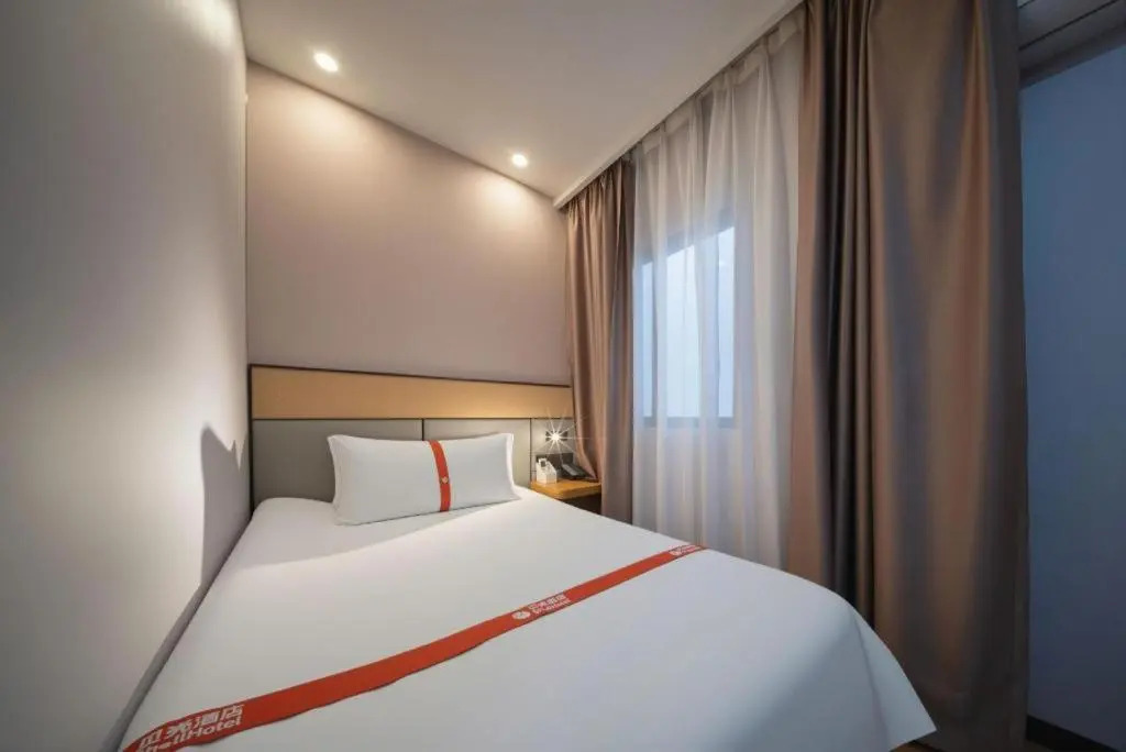Shell Hotel Shanghai Oriental Pearl Tower Century Avenue Metro Station
