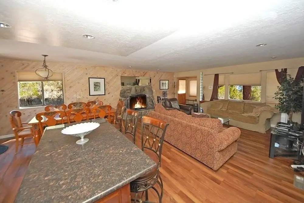 3513 Pony Express 3 Bedroom Home by RedAwning
