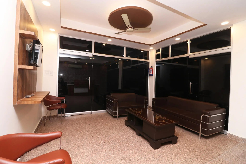 OYO 36848 Embellish Inn