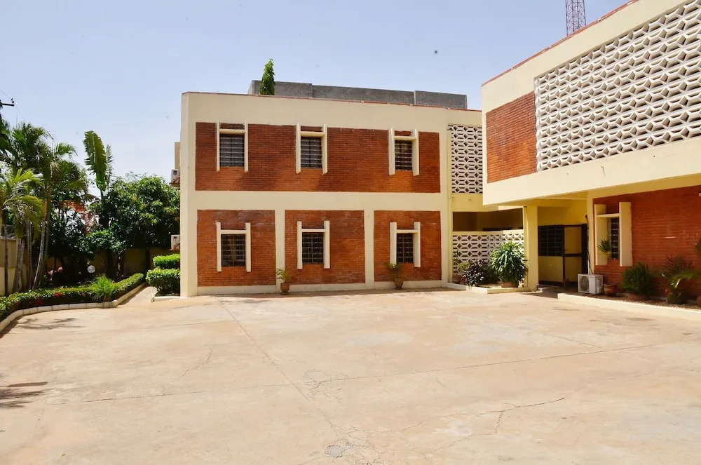 Yanna Lodge