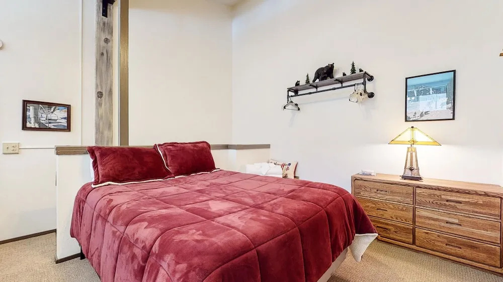 Escape to The Summit - Pool & HT Next Door