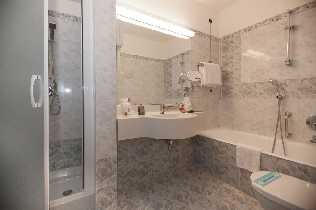Отель iH Hotels Milano Ambasciatori