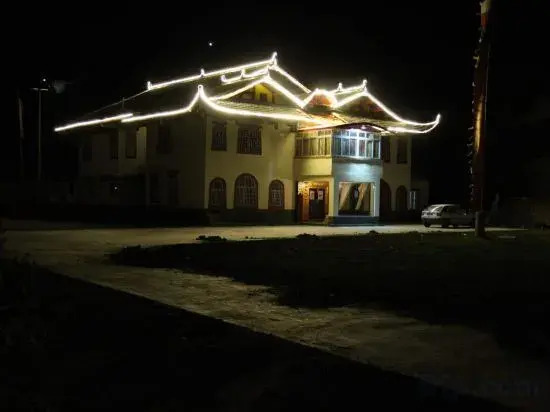 Songpangesan Riverside Tibetan House