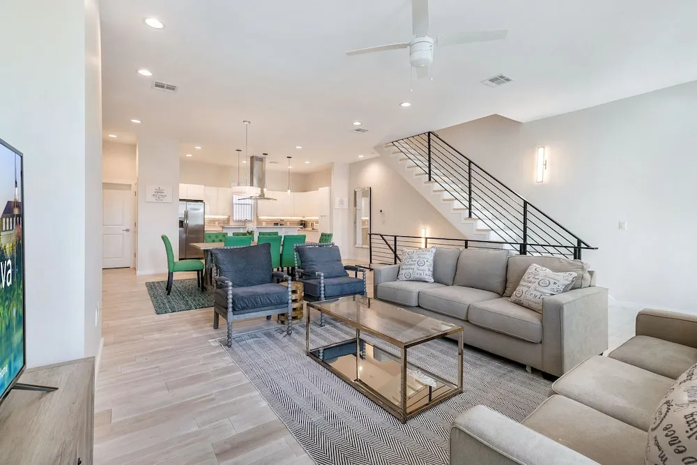 Cozy Living in Mid City