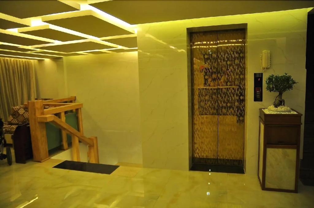 Art Deluxe Hotel