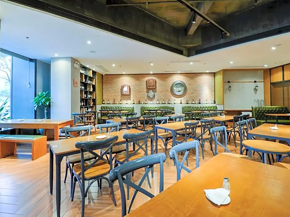 Caijing Hotel (Guangzhou Panyu Wildlife Park Branch)